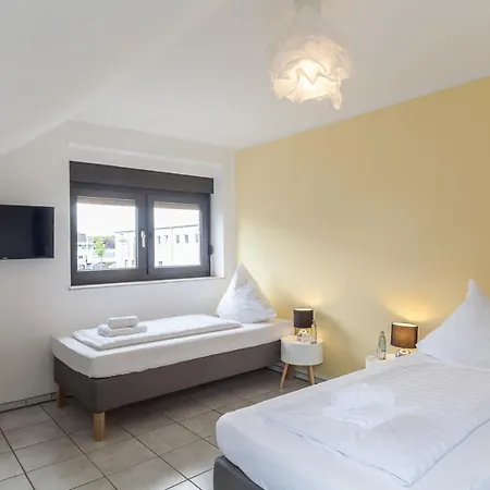 2 Hannover-laatzen Хостел *