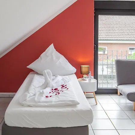 2 Hannover-laatzen Хостел *